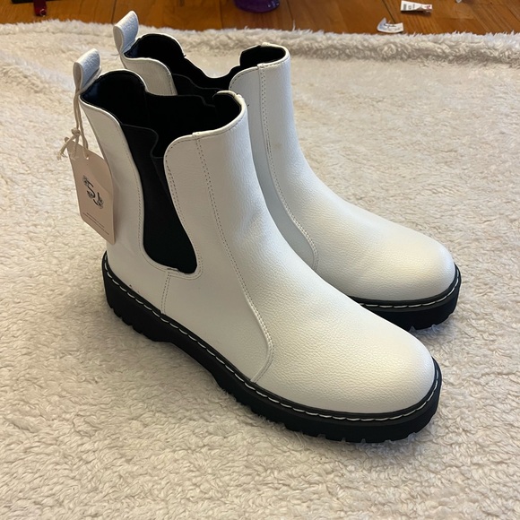 Sincerly Jules Shoes - NWT Sincerely Jules Combat Boots